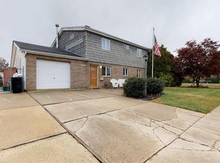 2 Quail Ln, Levittown, NY 11756