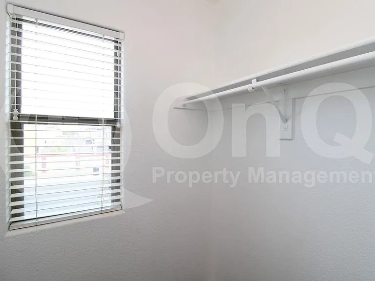 7644 S 64th Ln — Photo 20