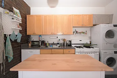 Rented by R New York