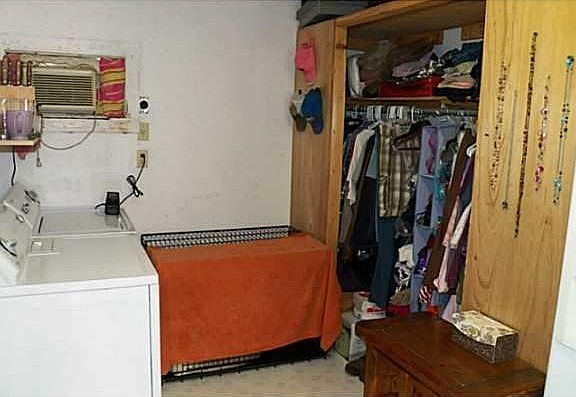 Other. Laundry and closet in Studio cottage
