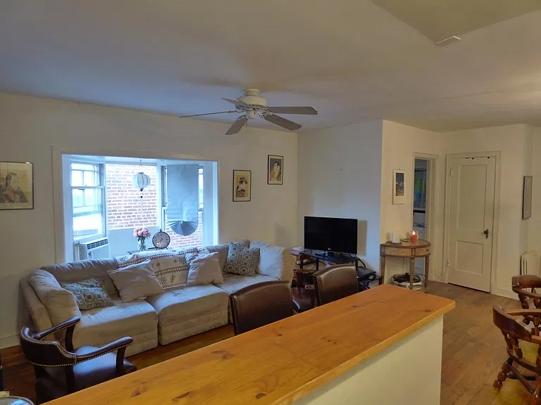3911 W St NW #4 — Photo 3