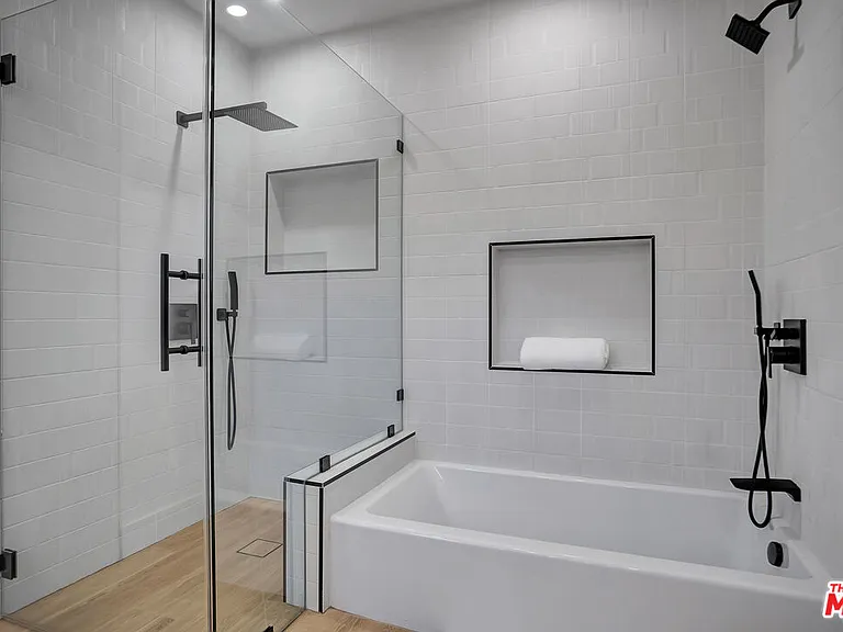 1145 S Longwood Ave — Photo 27