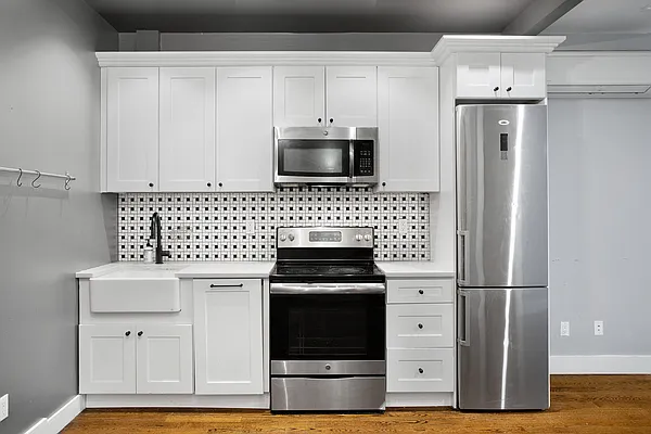 Rented by Safdie Realty Group | media 9