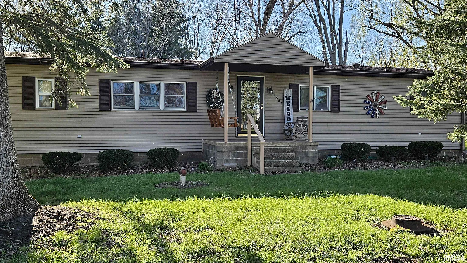 1361 Woods Ln photo 1