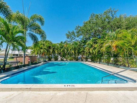 Pool and Sun Deck