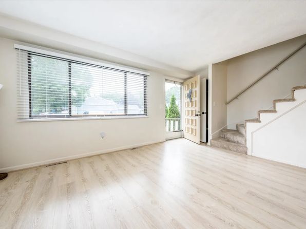 329 W Main St APT 30