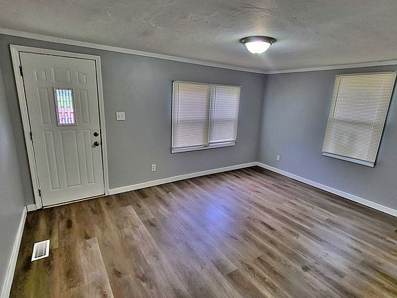 4th image of 332 W 6th St