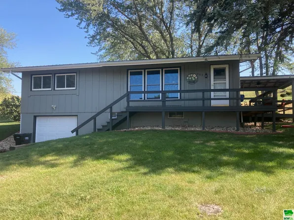 307 Pilot Ave, Cherokee, IA 51012