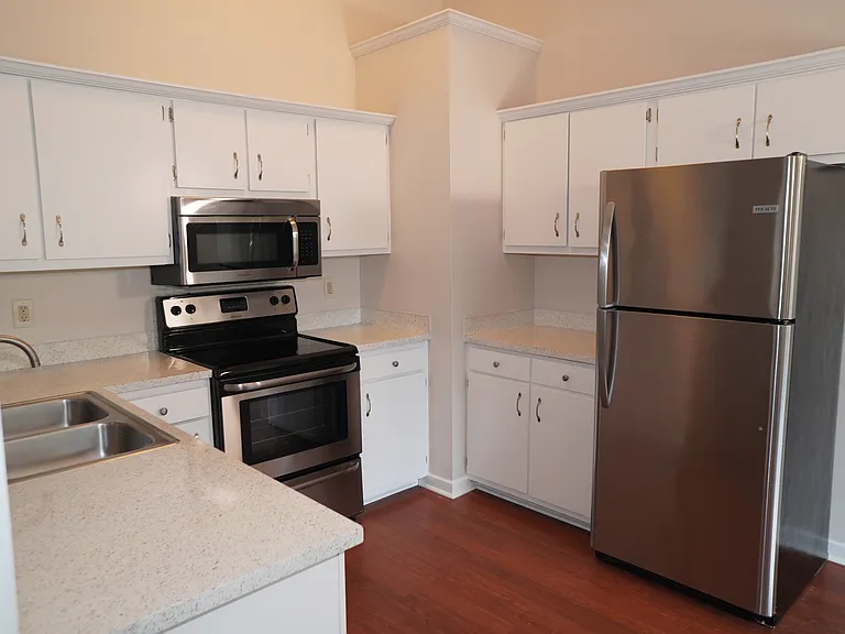 1133 Oakcrest Dr — Photo 6