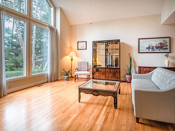 3rd image of 105 San Mateo Pl