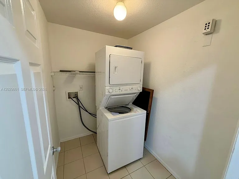 1934 SW 60th Ave — Photo 12