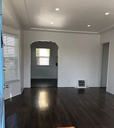 1346 Ocean Park Blvd — Photo 3