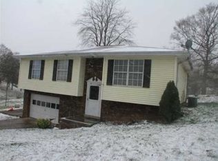5244 Greywood Dr, Cross Lanes, WV 25313
