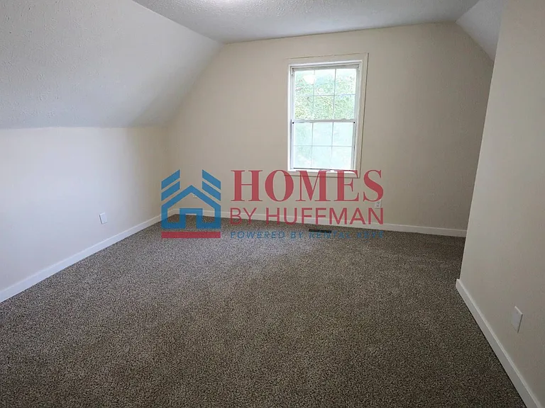1321 E Indiana St — Photo 8
