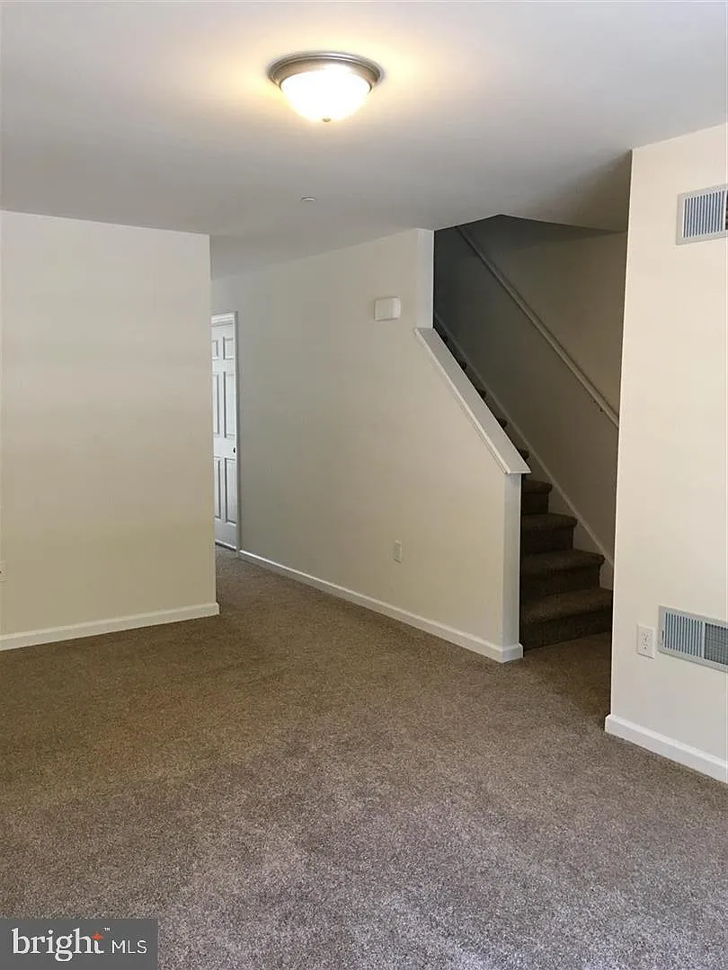 3 bed, 1.5 bath, 1276 sqft, $1,980 — Photo 2