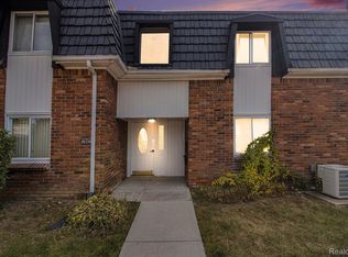 1842 Colonial Village Way APT 4, Waterford, MI 48328