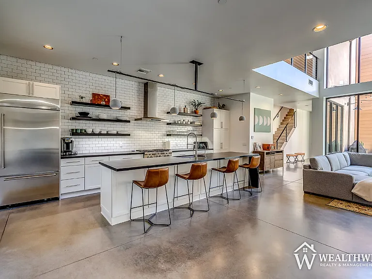 879 W Paseo De Los Zanjeros — Photo 3
