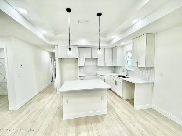 7948 MATTOX Avenue, Jacksonville, FL 32219
