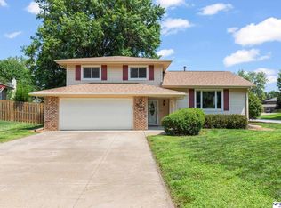 3102 Redwing Dr, Bellevue, NE 68123