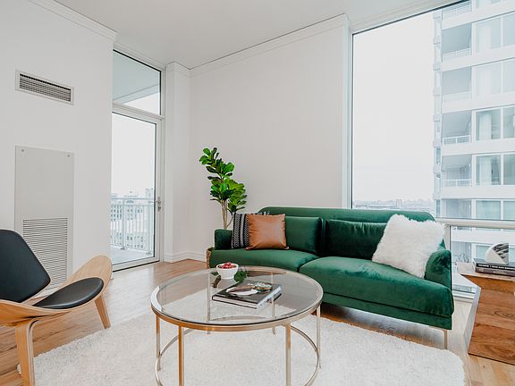 5th image of 170 W Polk St APT 1402