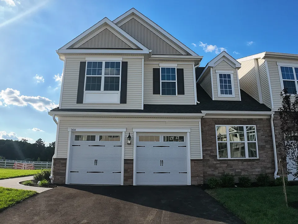 1404 Justin Dr