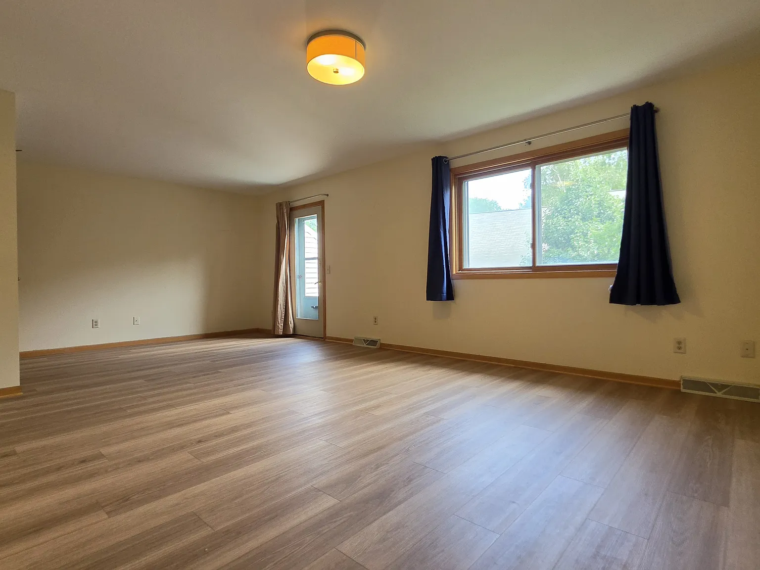 2 bed, 1755 sqft, $2,500 — Photo 2