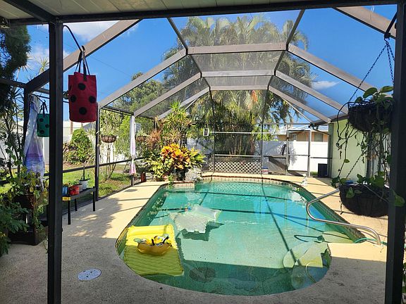 2nd image of 531 SE Karrigan Terrace
