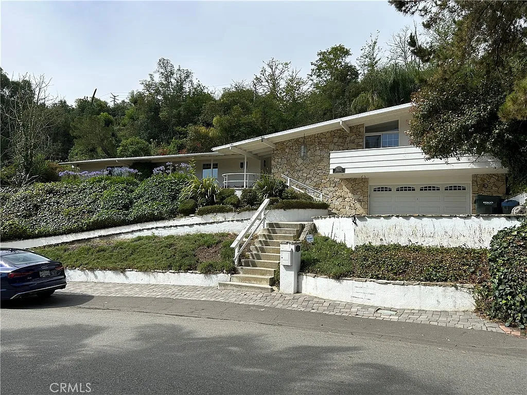 4 bed, 2346 sqft, $6,000 — Photo 2