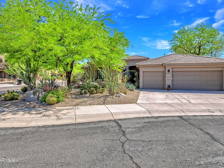 10655 E Acacia Dr — Photo 1