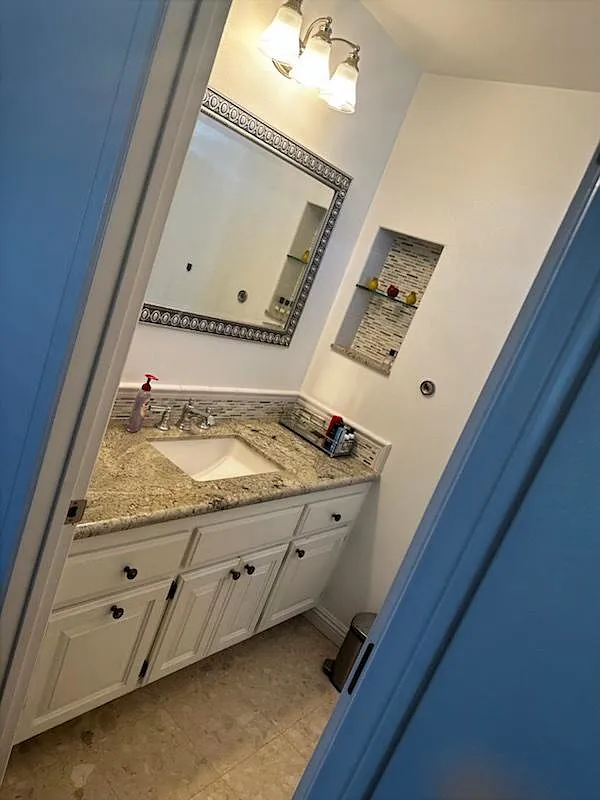1 bed, 3697 sqft, $1,100 — Photo 1