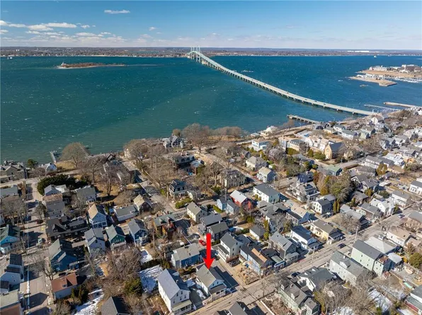 60 3rd St, Newport, RI 02840