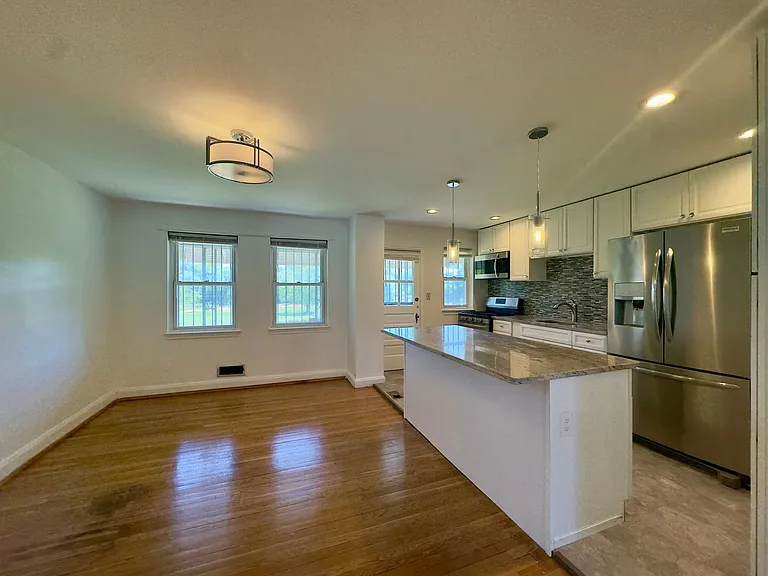 5781 Edgepark Rd — Photo 4