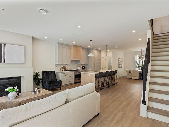 4th image of 2770 Vantilburg Cres #108