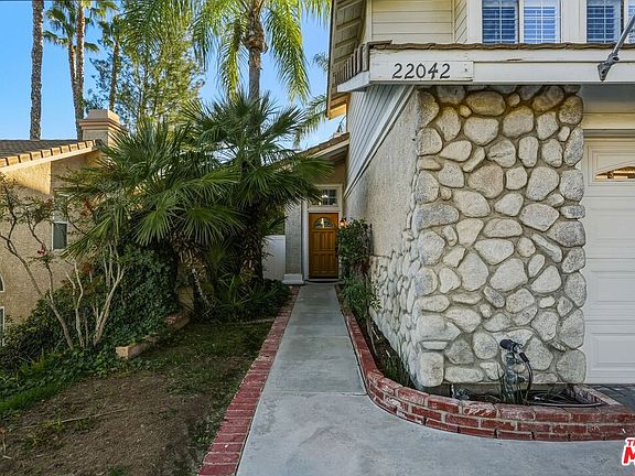 4th image of 22042 Grovepark Dr