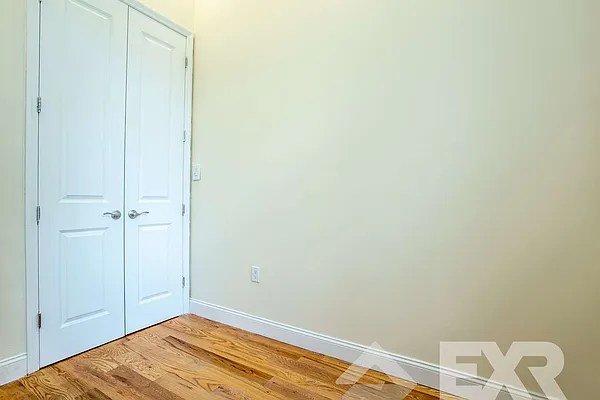 Rented by EXR | media 10