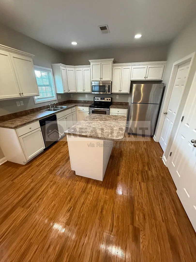 4 bed, 2.5 bath, 2234 sqft, $2,900 — Photo 2