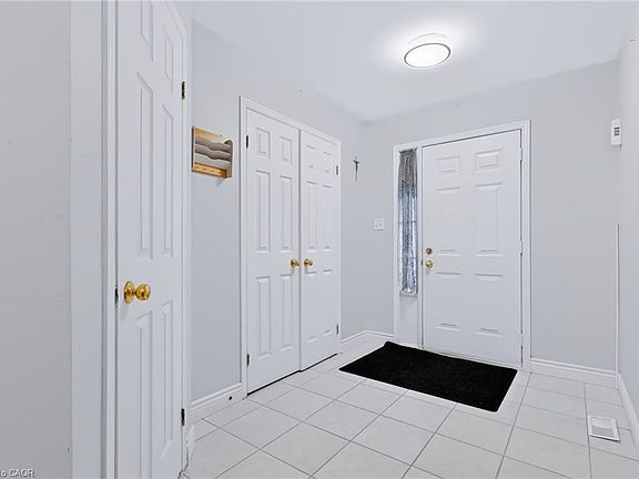 4th image of 1283 Blanshard Dr #14