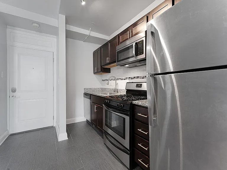 The Kenmore on Edgewater — Photo 79