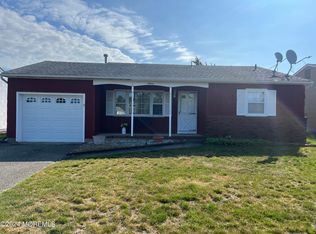 16 Whitmore Dr, Toms River, NJ 08757