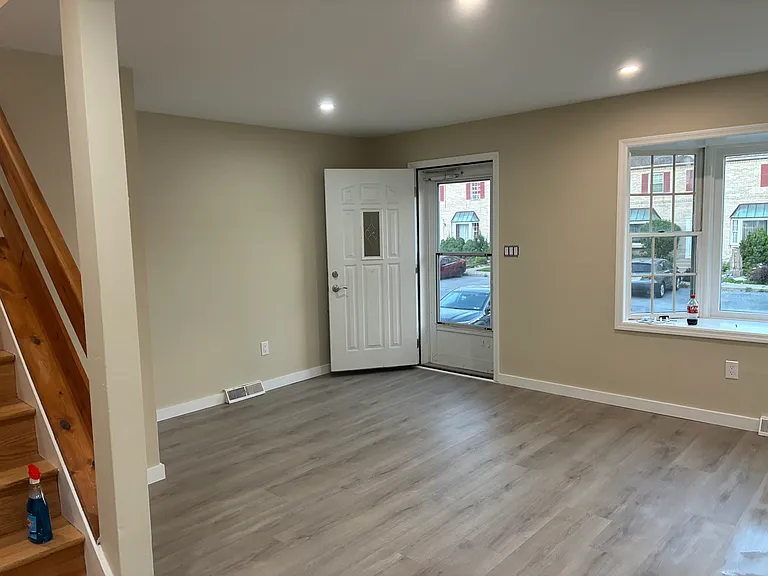 20 Lincoln Pl — Photo 3