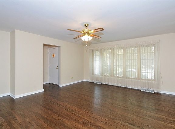 4th image of 822 E 165th Pl