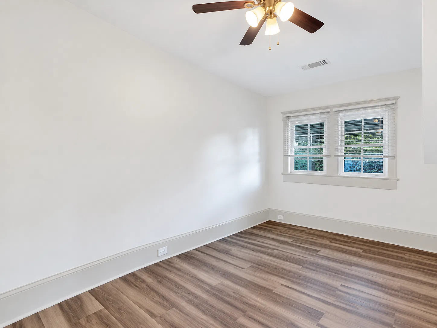 2 bed, 1000 sqft, $1,500 — Photo 4