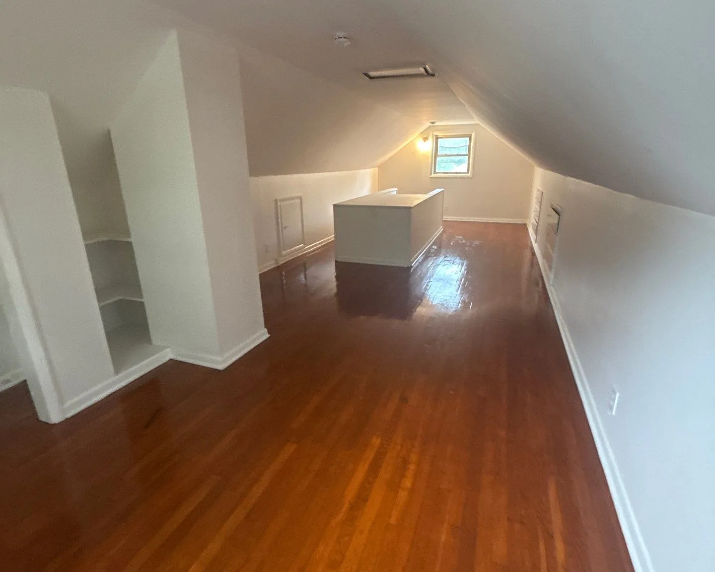 3 bed, 979 sqft, $1,499 — Photo 1