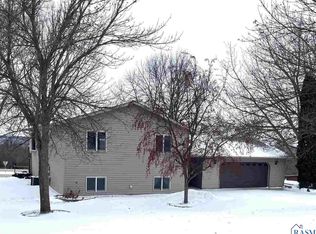 56947 Hillcrest Ln, New Ulm, MN 56073