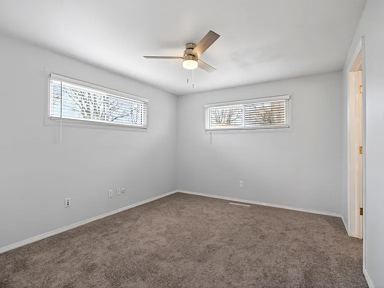95 Goldengate Dr — Photo 15