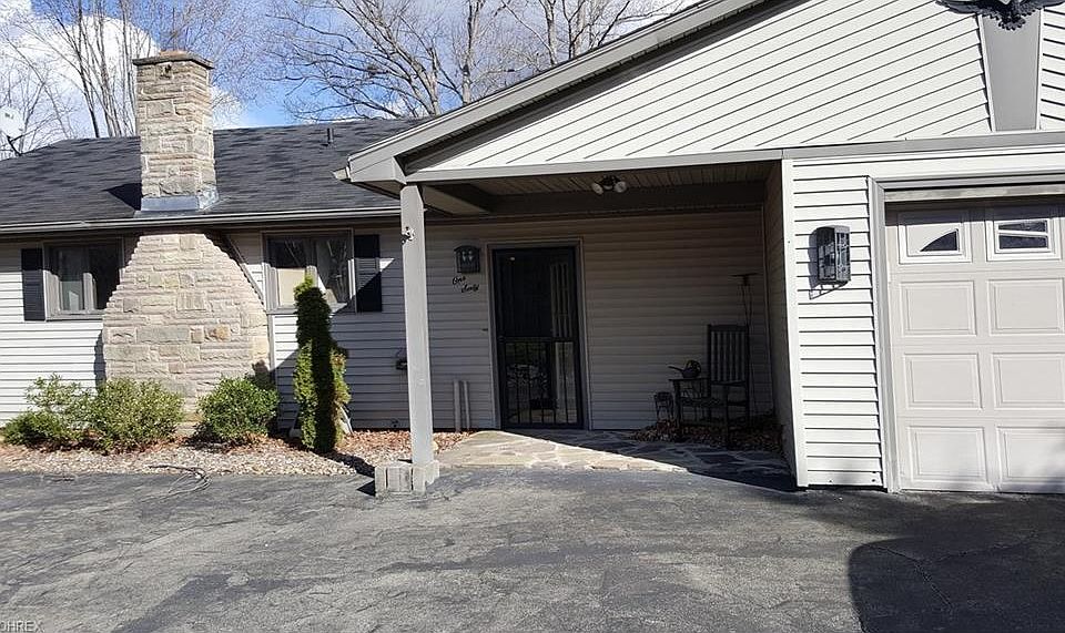 1st image of 160 Hawthorne Dr