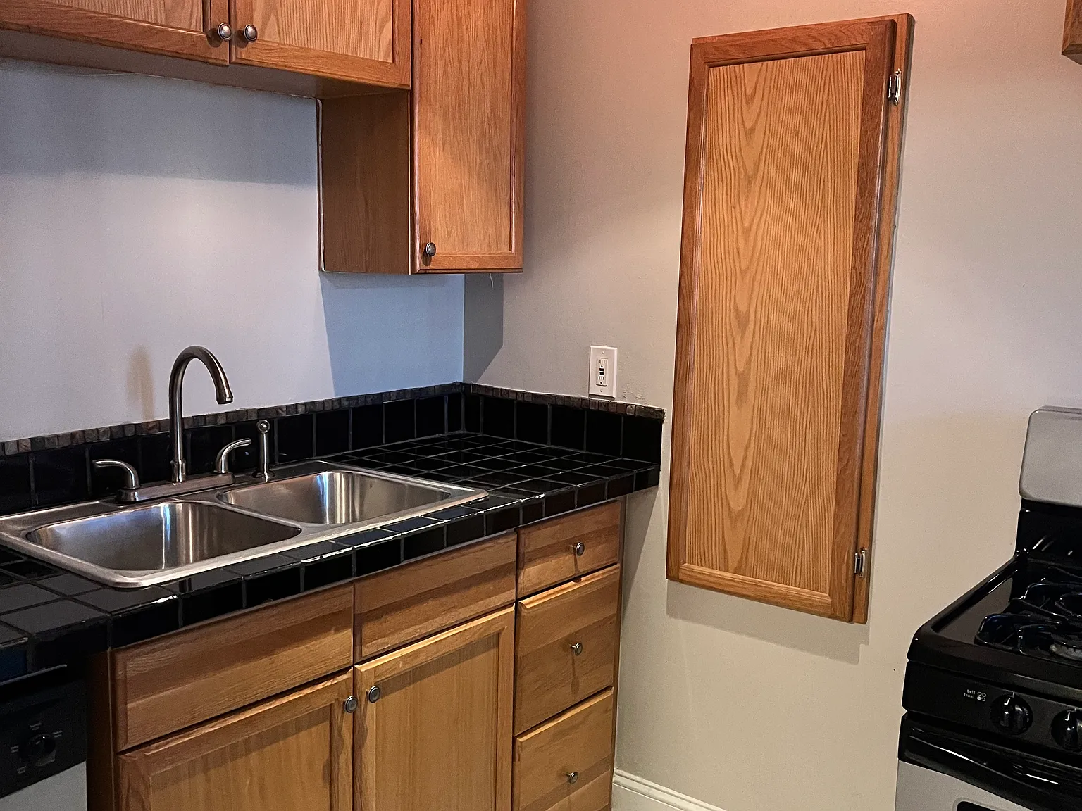 1 bed, 700 sqft, $1,400 — Photo 2