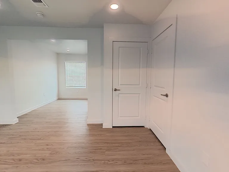 Sabine Apartments — Photo 3