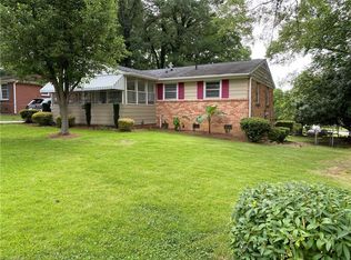 2707 Dumont Dr, Greensboro, NC 27403