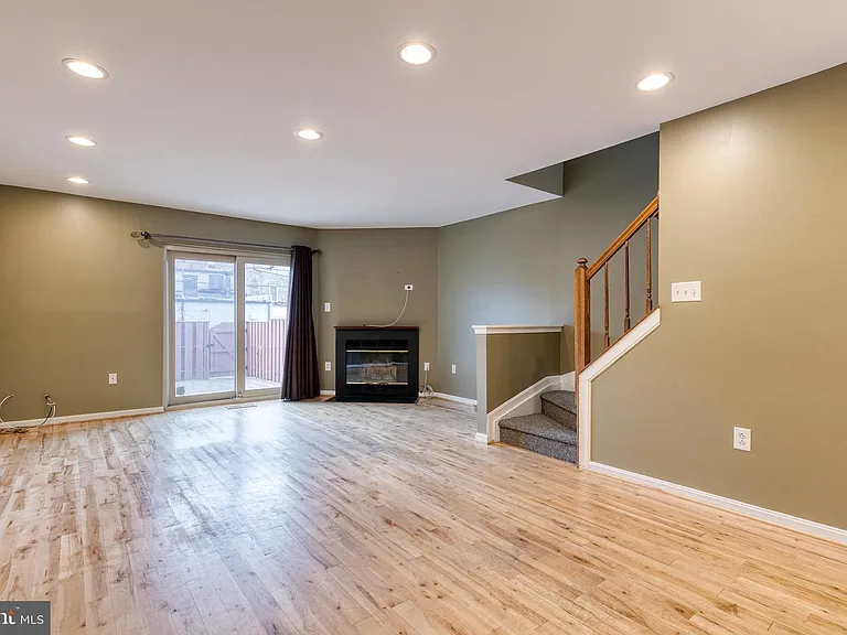 2816 Elliott St — Photo 17